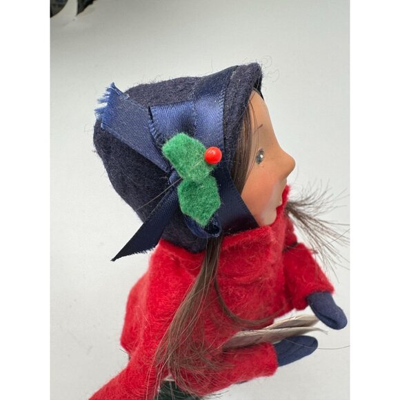 Byers' Choice 1995 Salvation Army Caroler Girl with War Cries Newspapers Bright - Picture 7 of 16